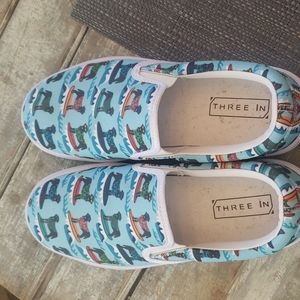 THREE IN, Size 8,Canvas slip-on tennis shoes, surfer labrador dogs